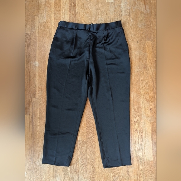 🖤Banana Republic Satin Slim Pants – Office Luxe Meets Pajama Energy 🥂🖤 - Picture 3 of 9